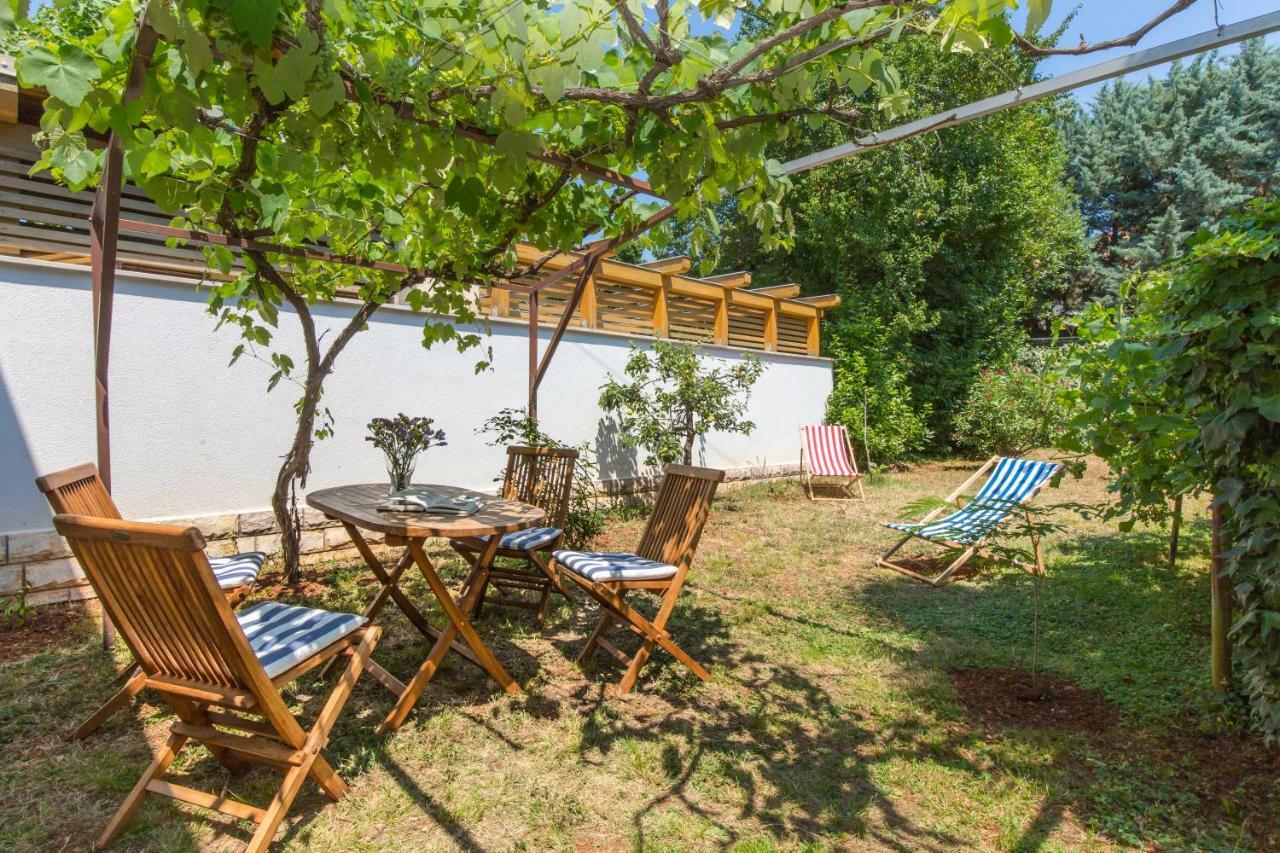 Casa Flora 3-Minutes' Walk From The Beach Новиград Экстерьер фото