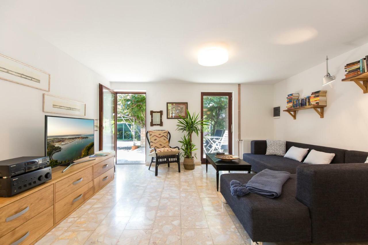 Casa Flora 3-Minutes' Walk From The Beach Новиград Экстерьер фото