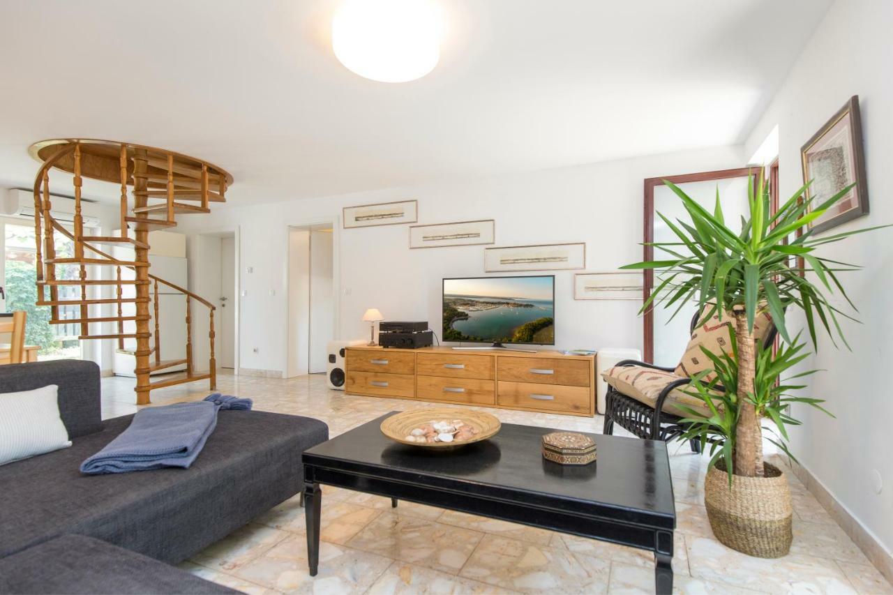 Casa Flora 3-Minutes' Walk From The Beach Новиград Экстерьер фото